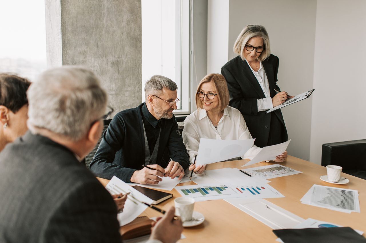 In-House Commercial Team vs Outsourced Contract Administration: The Real Cost
